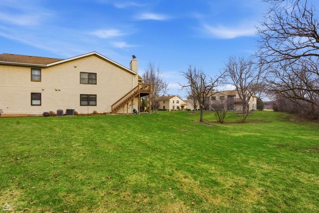 329 Everett Avenue 2B, Crystal Lake, IL 60014