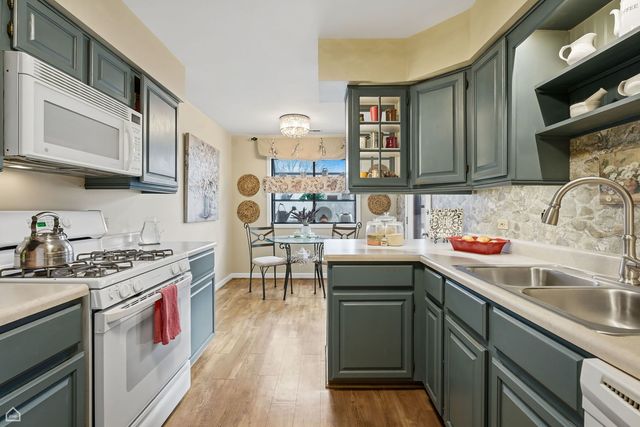 329 Everett Avenue 2B, Crystal Lake, IL 60014