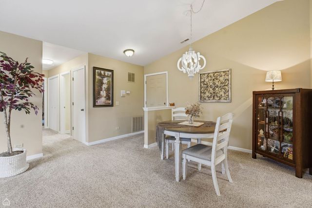 329 Everett Avenue 2B, Crystal Lake, IL 60014