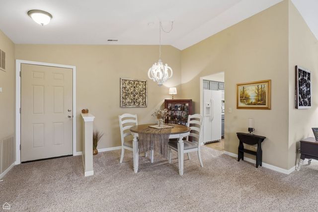 329 Everett Avenue 2B, Crystal Lake, IL 60014