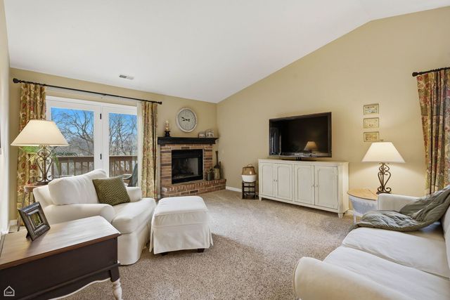 329 Everett Avenue 2B, Crystal Lake, IL 60014