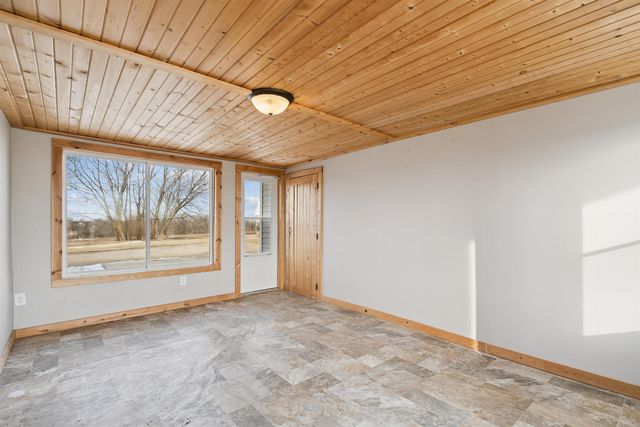 5955 Osage Road, Waterloo, IA 50703