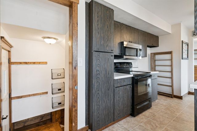 5955 Osage Road, Waterloo, IA 50703