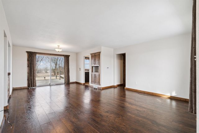 5955 Osage Road, Waterloo, IA 50703