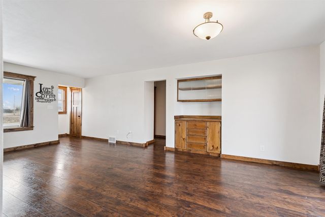 5955 Osage Road, Waterloo, IA 50703