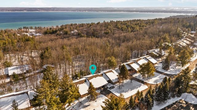 6550 Mission Ridge, Peninsula Twp, MI 49686