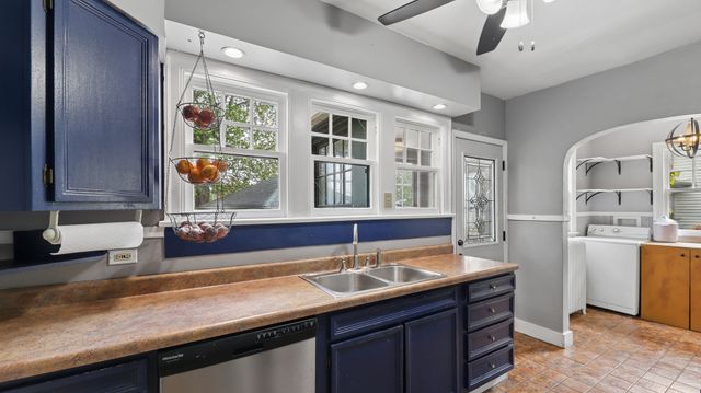 726 W Highland Avenue, Elgin, IL 60123