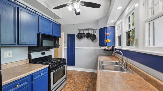 726 W Highland Avenue, Elgin, IL 60123