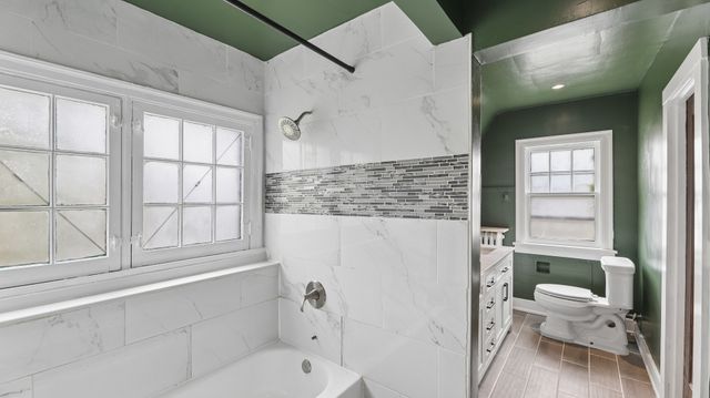 726 W Highland Avenue, Elgin, IL 60123