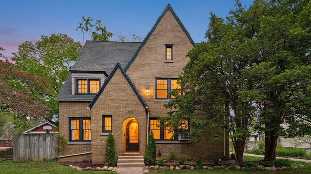 726 W Highland Avenue, Elgin, IL 60123