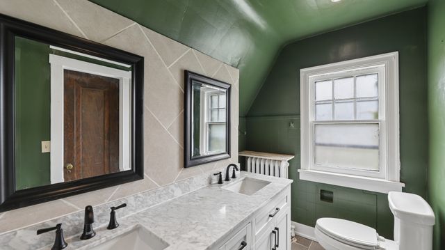 726 W Highland Avenue, Elgin, IL 60123