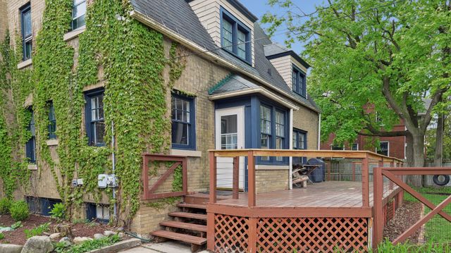 726 W Highland Avenue, Elgin, IL 60123