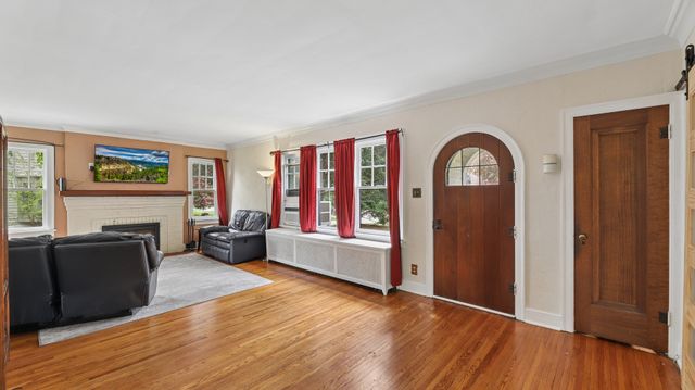 726 W Highland Avenue, Elgin, IL 60123