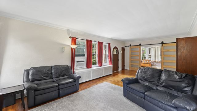 726 W Highland Avenue, Elgin, IL 60123