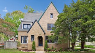 726 W Highland Avenue, Elgin, IL 60123