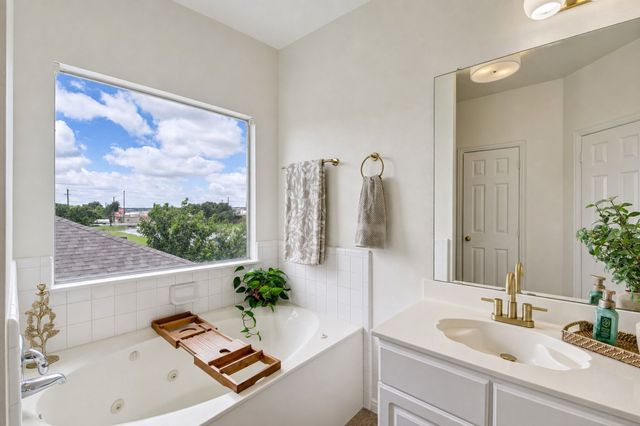 11533 Gloriosa Drive, Fort Worth, TX 76244