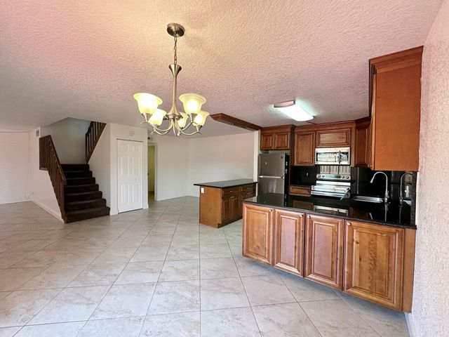 416 Arabian Road, Palm Springs, FL 33461