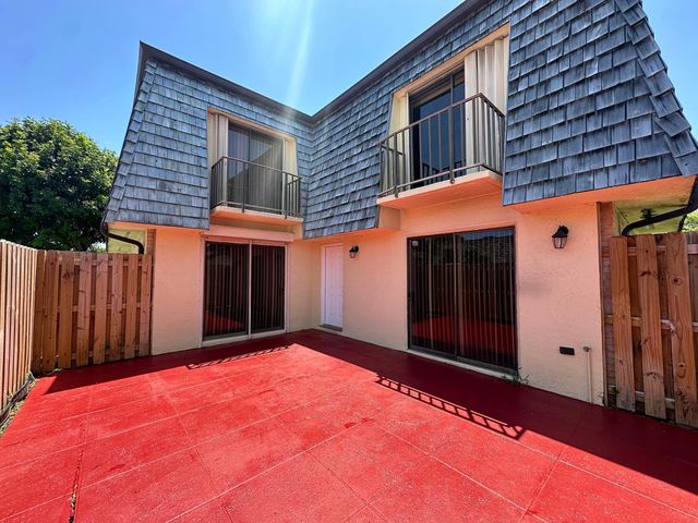 416 Arabian Road, Palm Springs, FL 33461