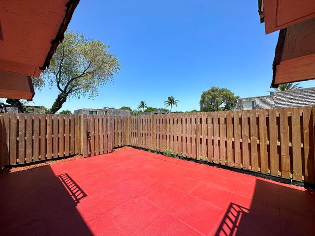 416 Arabian Road, Palm Springs, FL 33461
