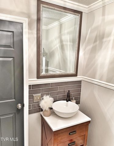 338 Southwest Chalet Drive, Coeburn, VA 24230