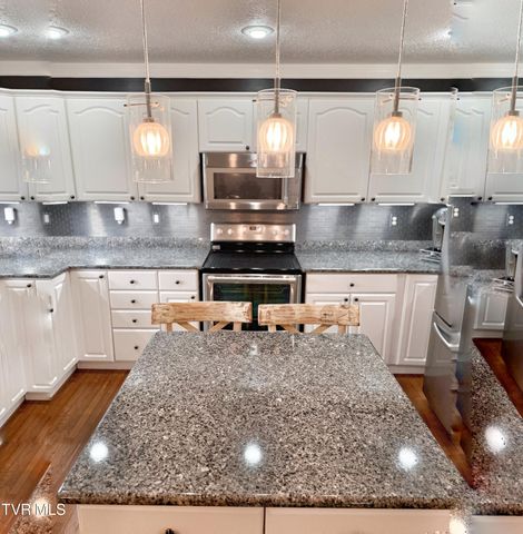 338 Southwest Chalet Drive, Coeburn, VA 24230