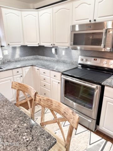 338 Southwest Chalet Drive, Coeburn, VA 24230