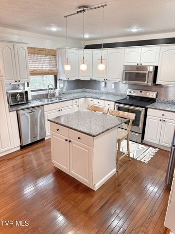 338 Southwest Chalet Drive, Coeburn, VA 24230