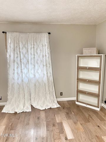 338 Southwest Chalet Drive, Coeburn, VA 24230