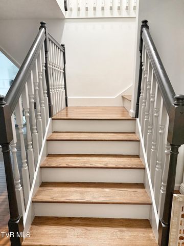 338 Southwest Chalet Drive, Coeburn, VA 24230