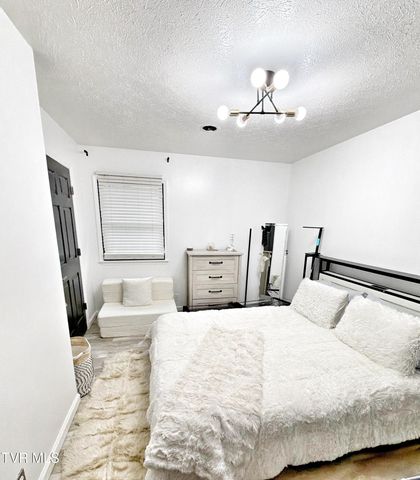 338 Southwest Chalet Drive, Coeburn, VA 24230