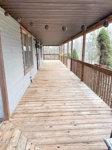 338 Southwest Chalet Drive, Coeburn, VA 24230