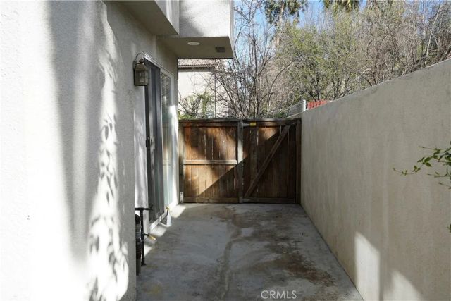 7124 Farralone Avenue 110, Canoga Park, CA 91303