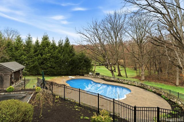 40 Valley Pond Road, Katonah, NY 10536