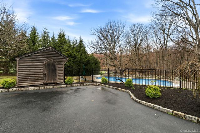 40 Valley Pond Road, Katonah, NY 10536