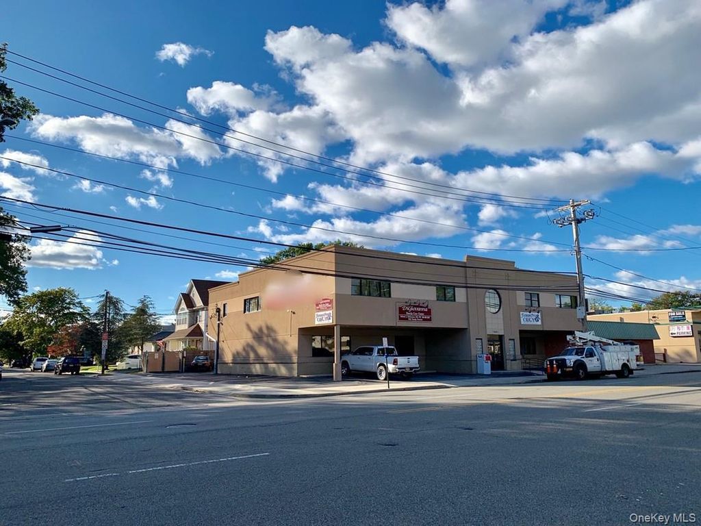 1061 N Broadway, Massapequa, NY 11758 — exterior