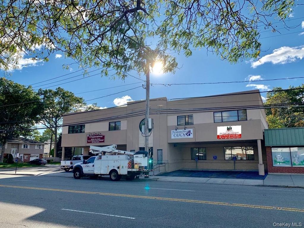 1061 N Broadway, Massapequa, NY 11758 — photo 3
