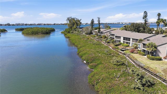 1630 TREEHOUSE CIRCLE TR104, Sarasota, FL 34231