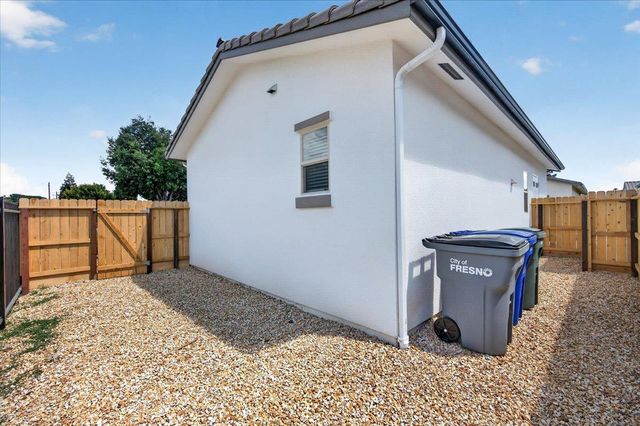 2379 N Arthur, Fresno, CA 93705