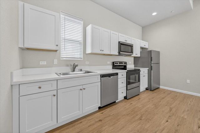 2379 N Arthur, Fresno, CA 93705