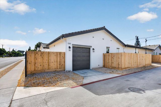 2379 N Arthur, Fresno, CA 93705