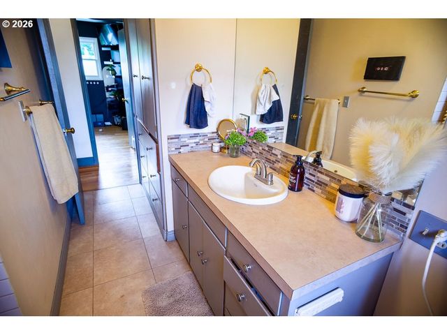 711 Se 101ST Ave, Vancouver, WA 98664