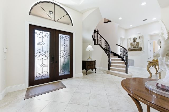 165 Gardenia Isle Drive, Palm Beach Gardens, FL 33418