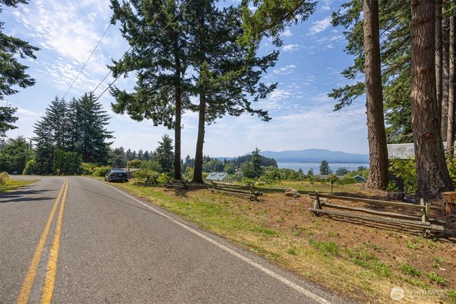 2077 Granger Way, Lummi Island, WA 98262