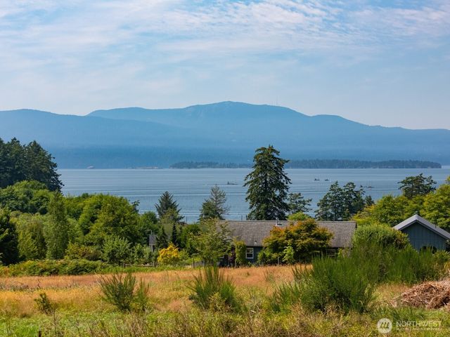 2077 Granger Way, Lummi Island, WA 98262