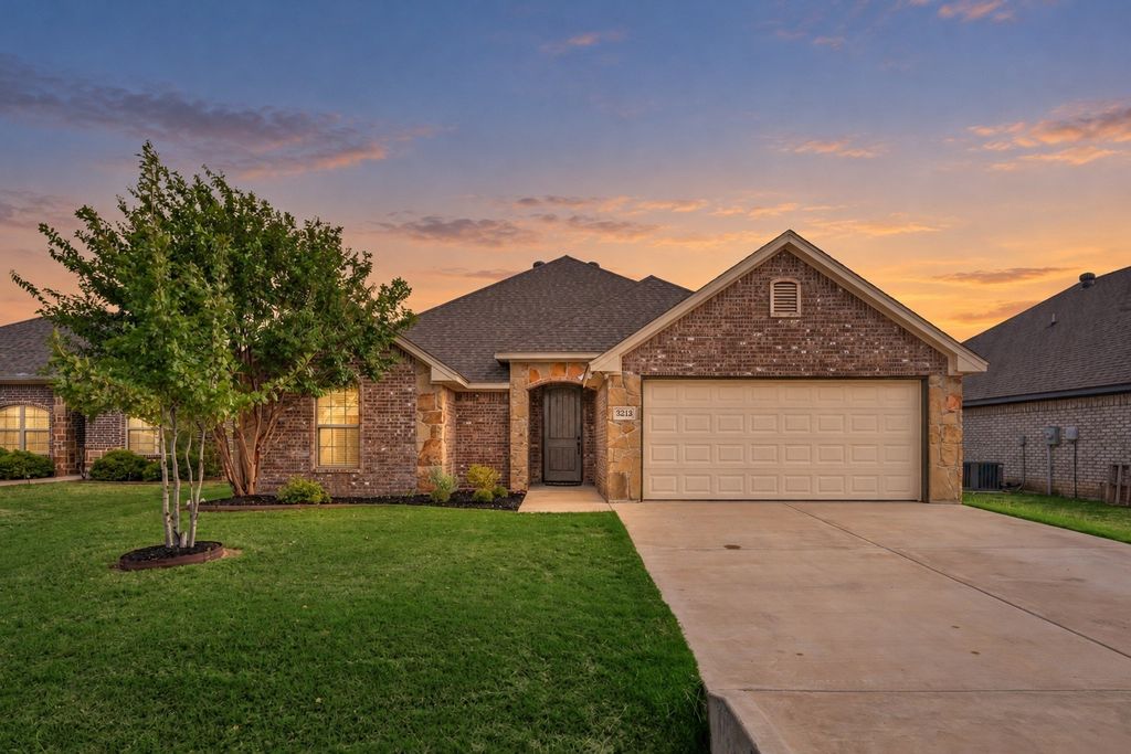 3213 Mccoy Lane, Granbury, TX 76049 — exterior