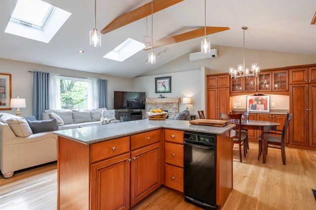 44 Keyes Hill Road, Pelham, NH 03076