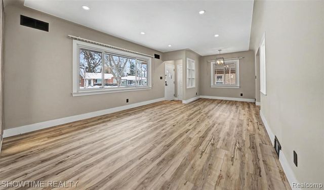 320 Pioneer Drive, Pontiac, MI 48341