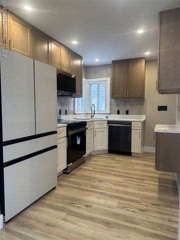 320 Pioneer Drive, Pontiac, MI 48341