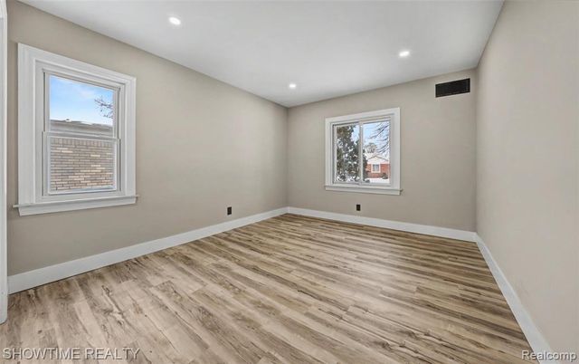 320 Pioneer Drive, Pontiac, MI 48341