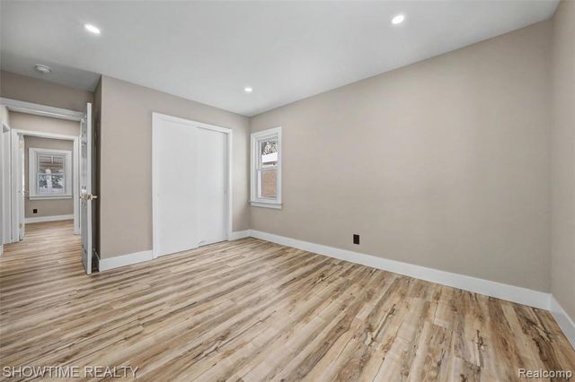 320 Pioneer Drive, Pontiac, MI 48341